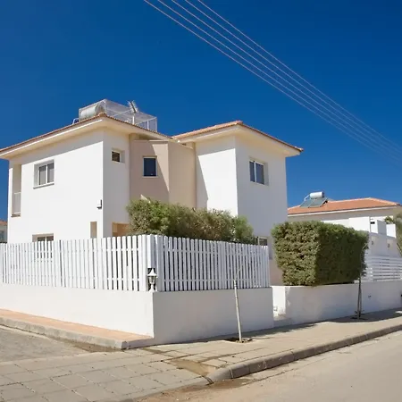 Velomar Willa Paralimni